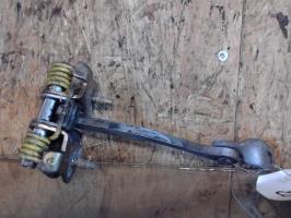 Tirant de porte avant droit