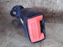 Attache ceinture arriere centrale