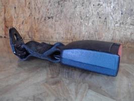 Attache ceinture arriere droit