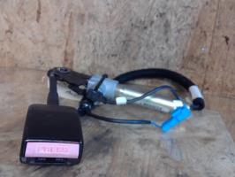 Attache ceinture avant droit