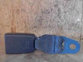 Attache ceinture arriere centrale