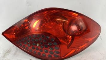 Feu arriere principal droit (feux)