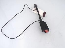 Attache ceinture avant droit