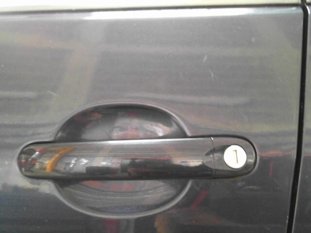 Poignee porte avant gauche