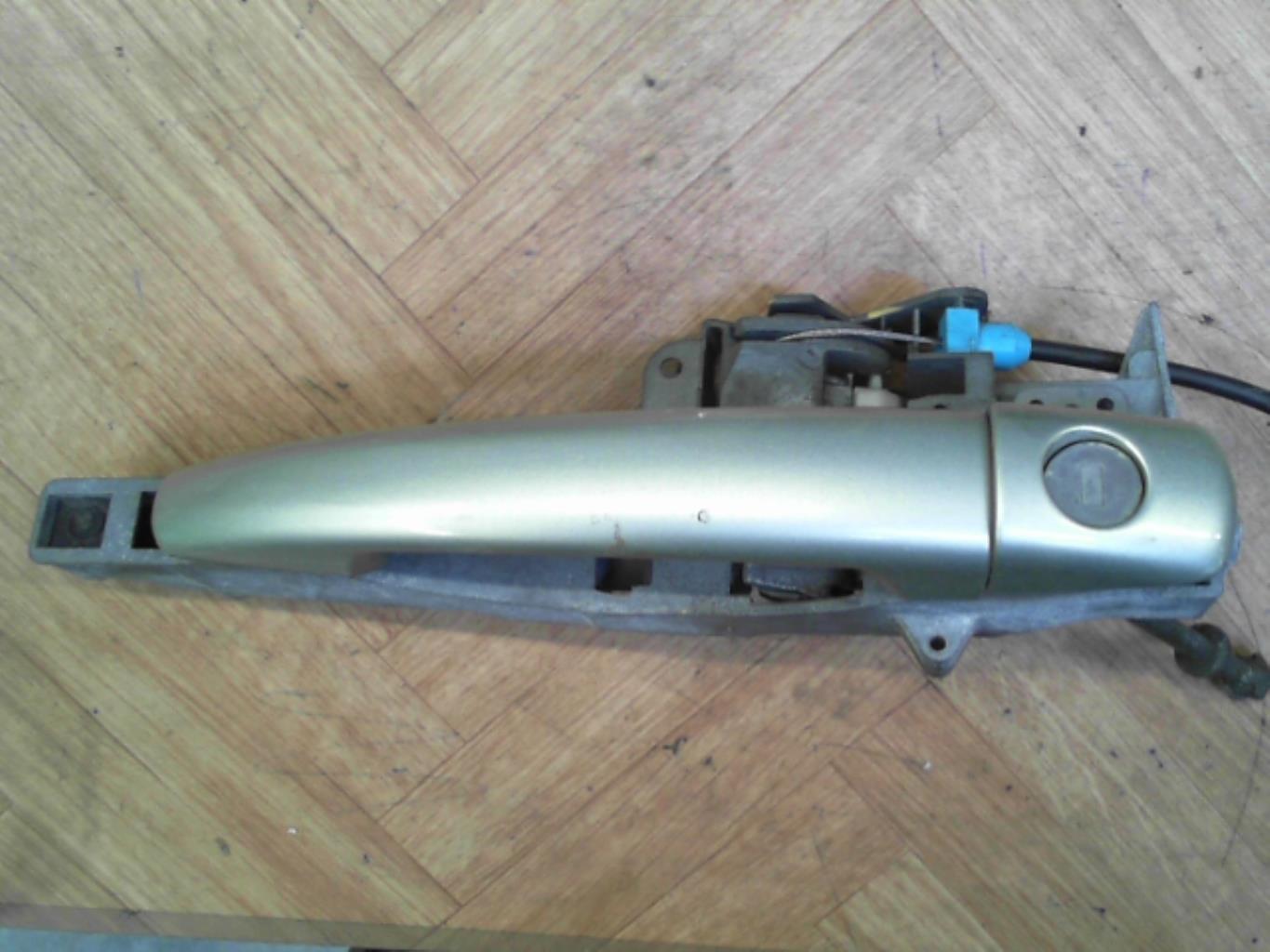 Poignee porte avant gauche