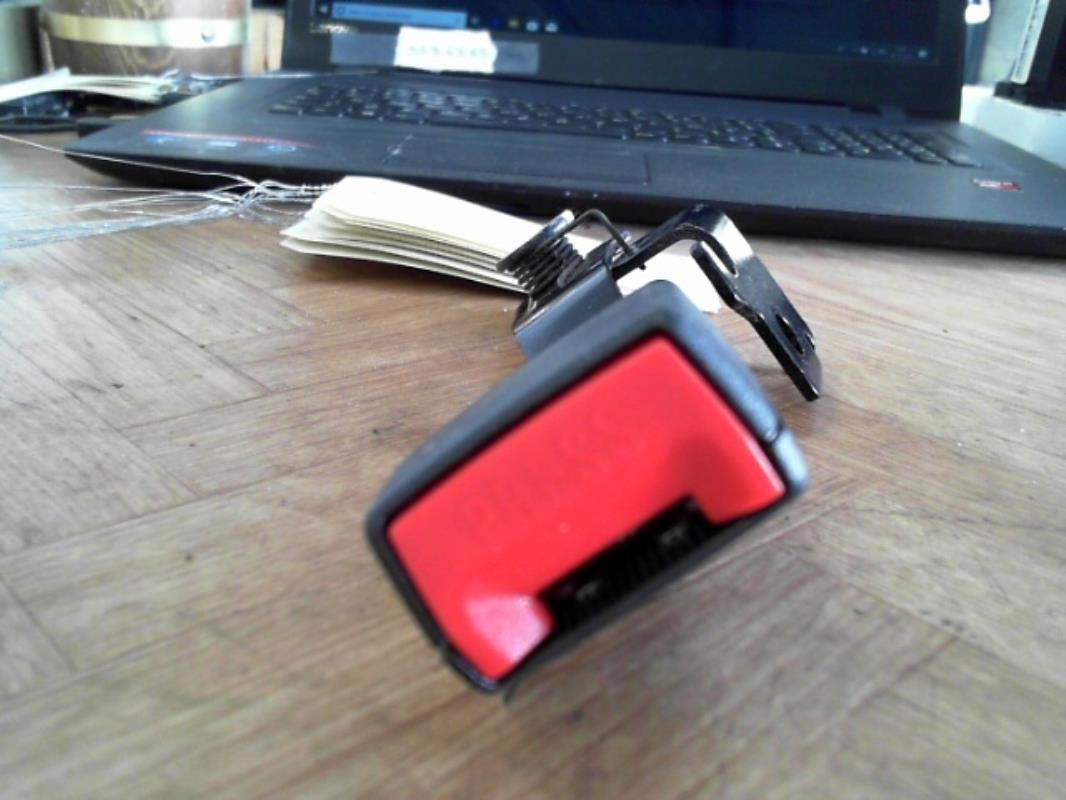 Attache ceinture arriere gauche
