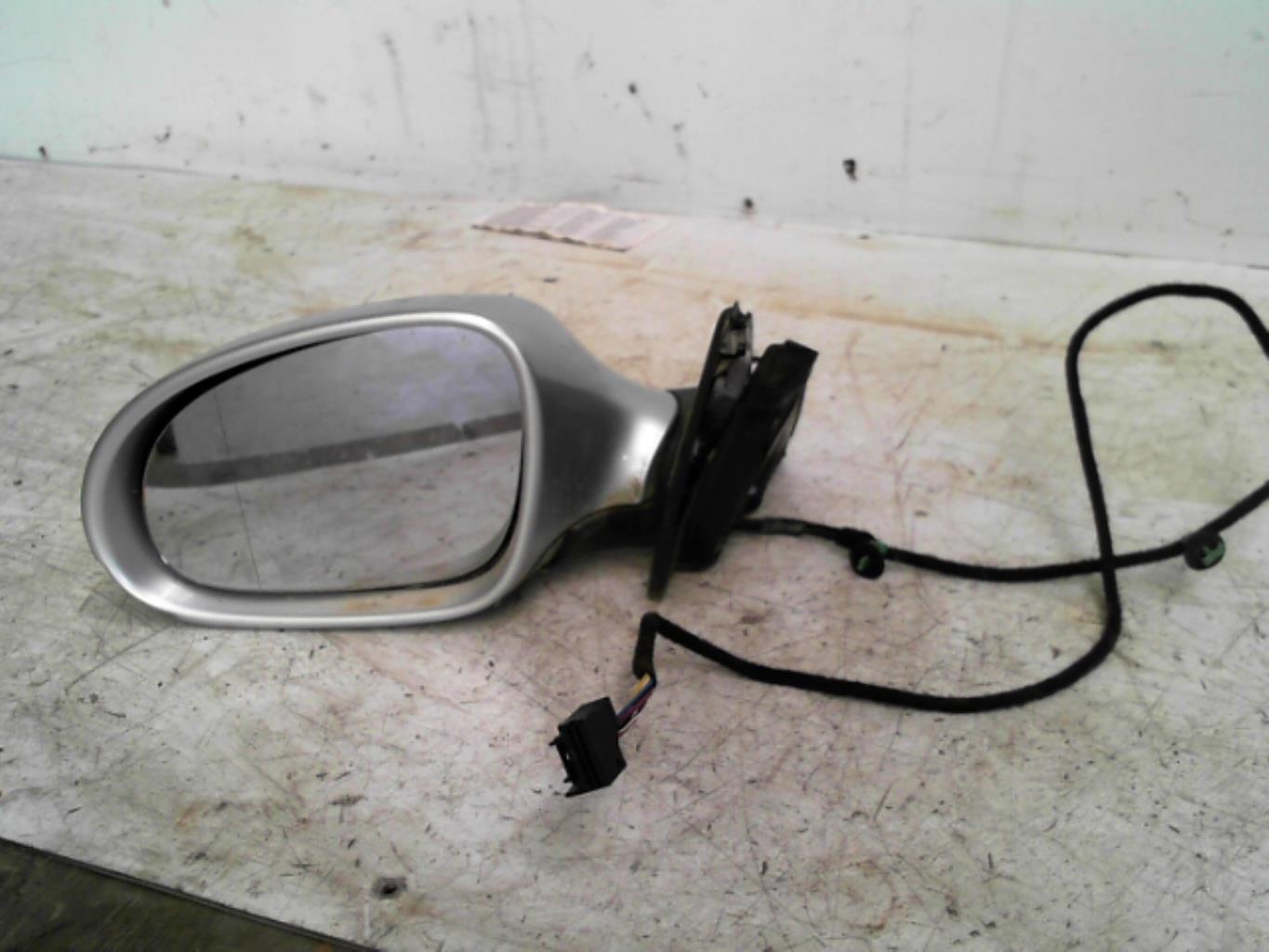 Specchietto retrovisore sinistro