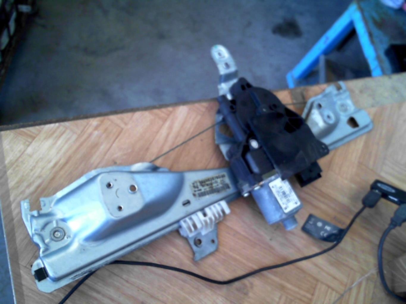 Leve vitre electrique arriere gauche