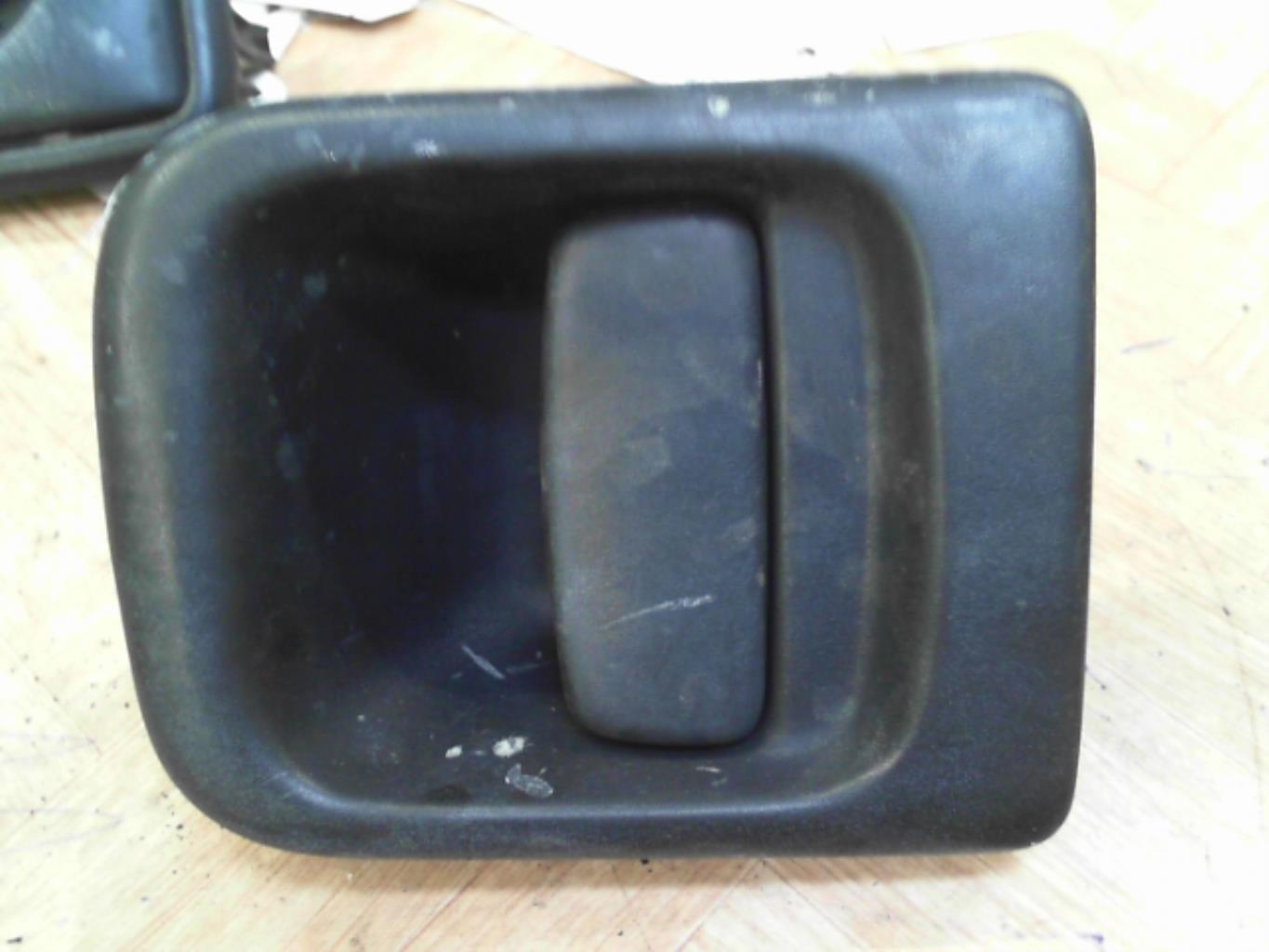 Poignee porte avant droit