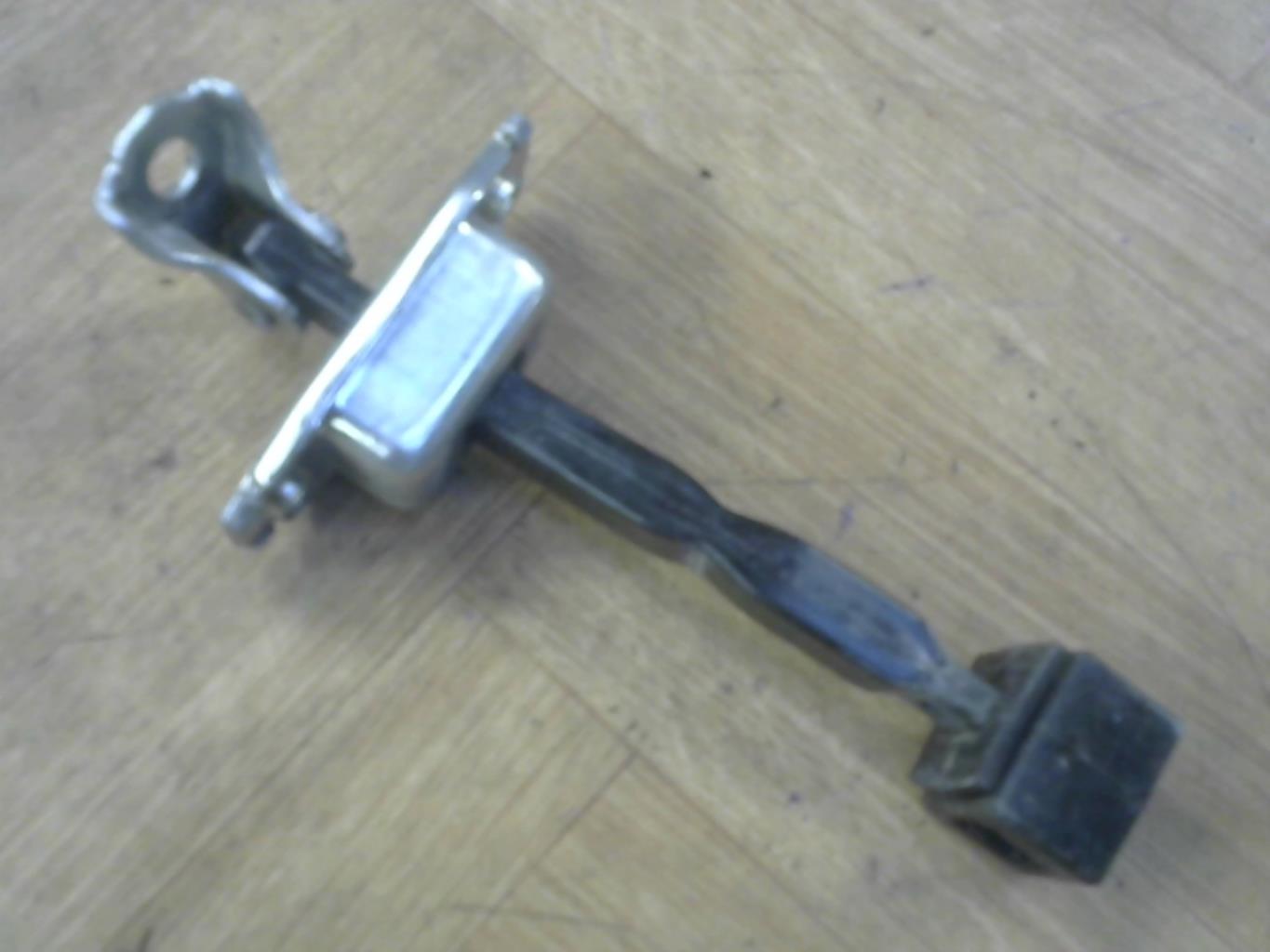 Arret de porte arriere droit