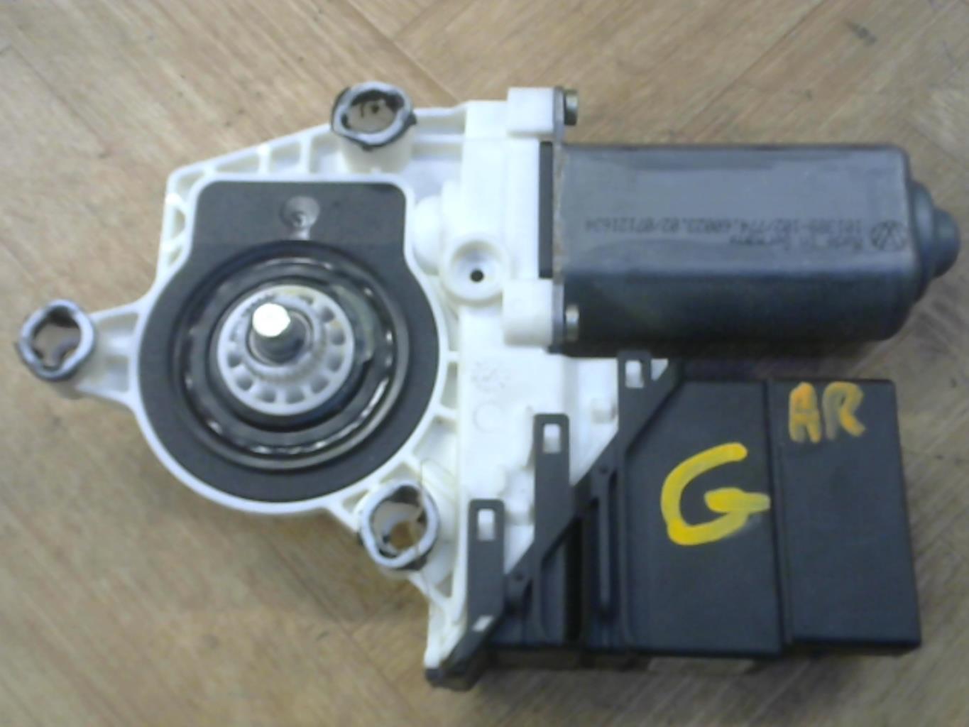 Moteur leve vitre arriere gauche