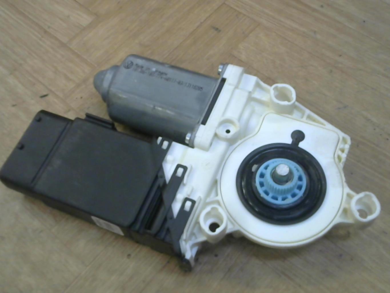 Moteur leve vitre avant droit