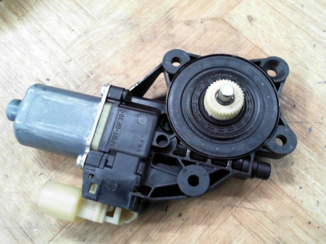 Moteur leve vitre avant droit