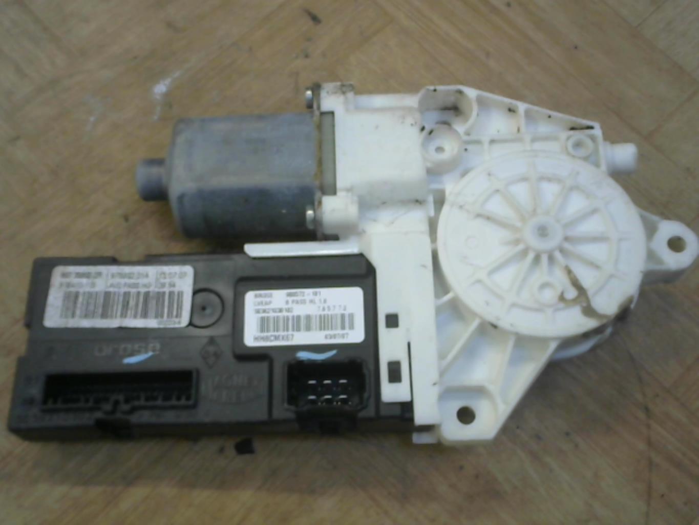 Moteur leve vitre avant droit
