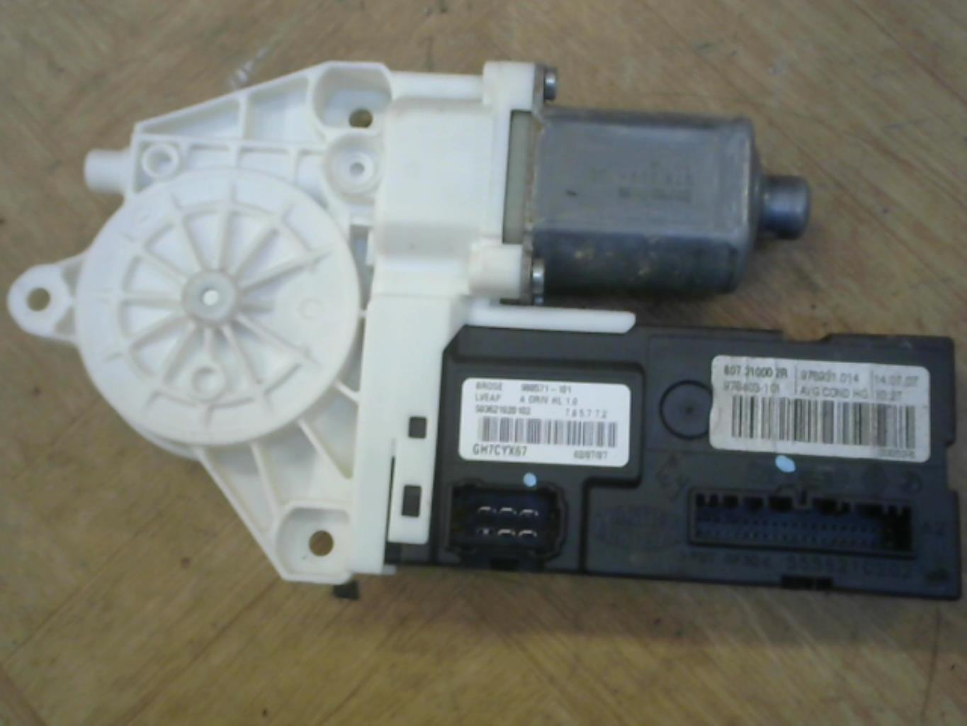 Moteur leve vitre avant gauche