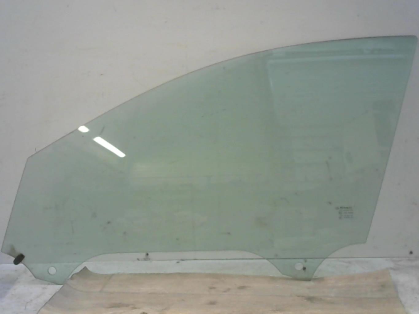 Vitre avant gauche