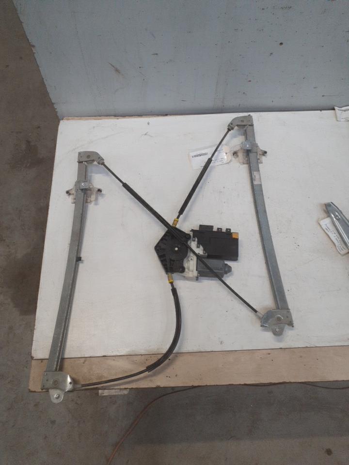 Leve vitre electrique avant droit
