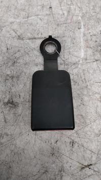 Attache ceinture avant gauche
