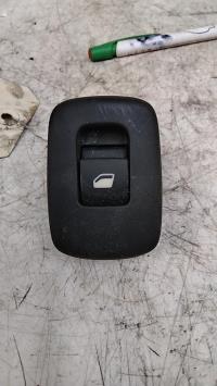 Interruptor de elevalunas trasero derecho