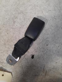 Attache ceinture arriere droit