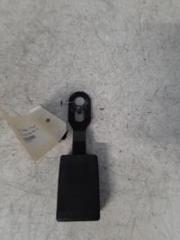 Attache ceinture avant droit