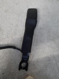 Attache ceinture avant gauche