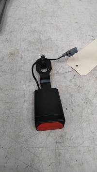 Attache ceinture avant gauche