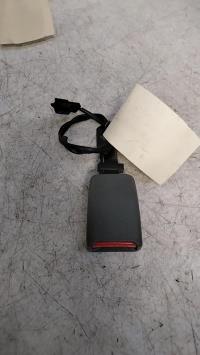 Attache ceinture avant gauche