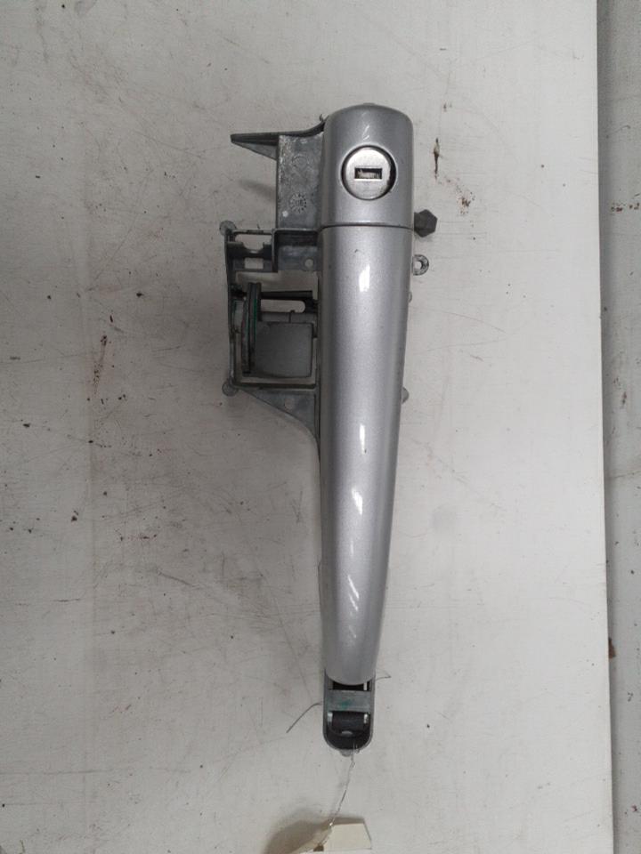 Poignee porte avant gauche