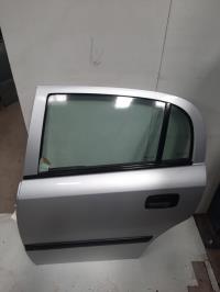 Puerta trasera izquierda