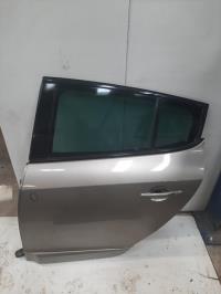 Puerta trasera izquierda