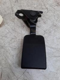 Attache ceinture arriere droit