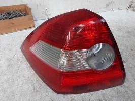 Fanale posteriore principale sinistro (luci)