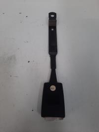 Attache ceinture avant droit