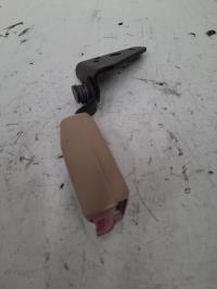 Attache ceinture arriere droit