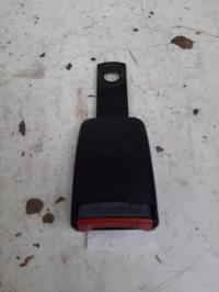 Attache ceinture avant droit