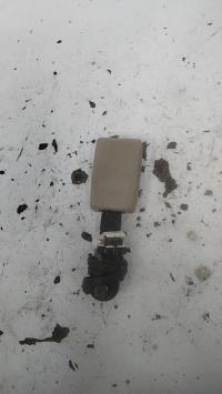 Attache ceinture avant gauche