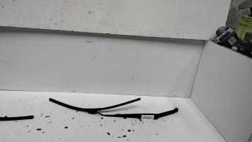 Bras essuie glace avant gauche