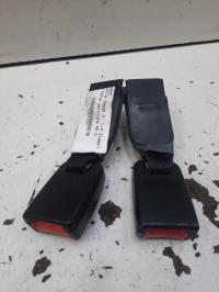 Attache ceinture arriere droit