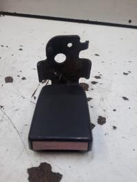 Attache ceinture arriere droit