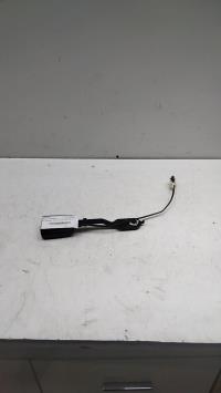 Attache ceinture avant gauche