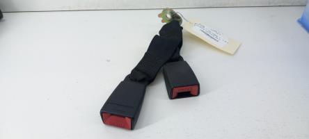 Attache ceinture arriere droit