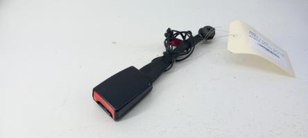 Attache ceinture avant gauche