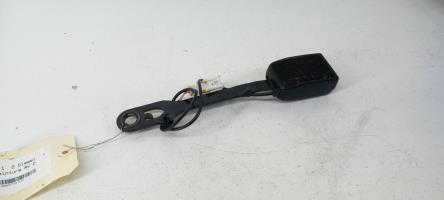 Attache ceinture avant droit