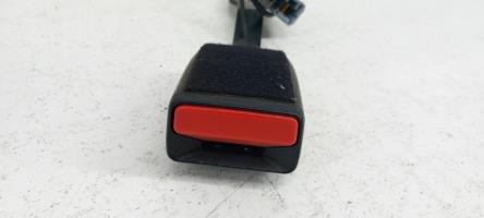 Attache ceinture avant gauche