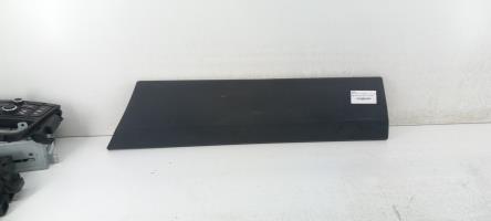 Baguette de porte avant droite