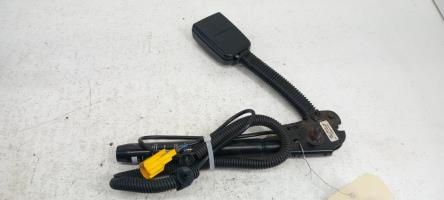 Attache ceinture avant gauche