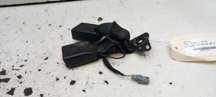 Attache ceinture arriere droit