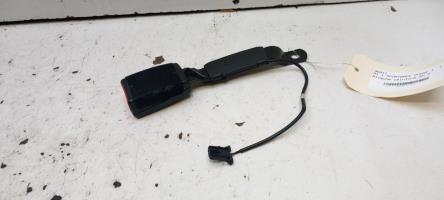 Attache ceinture avant droit