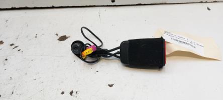 Attache ceinture arriere droit